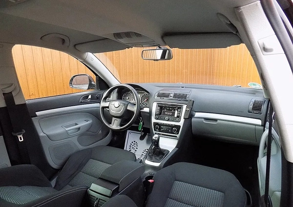 Skoda Octavia cena 17900 przebieg: 266000, rok produkcji 2009 z Międzychód małe 352